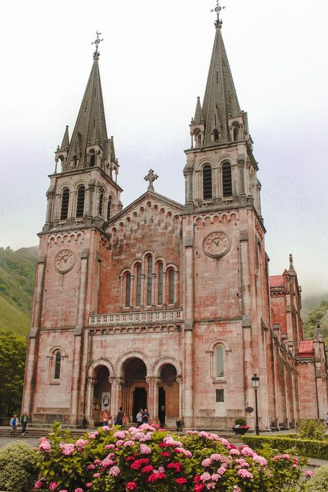 North Spain, Spain Architecture, Spain Itinerary, Green Scenery, Asturias Spain, Church Pictures, Cathedral Architecture, Travel Spain, Northern Spain