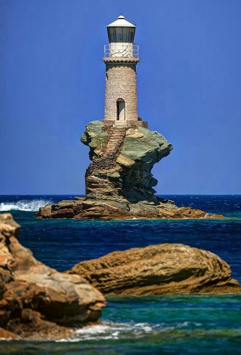 One of the world's most stunning lighthouses. Rising from a precarious rock off the coast of Andros, Greece. Andros Greece, Rocky Cliff, Lighthouses Photography, Lighthouse Photos, Výtvarné Reference, Lighthouse Painting, Lighthouse Pictures, Lighthouse Art, Beautiful Lighthouse