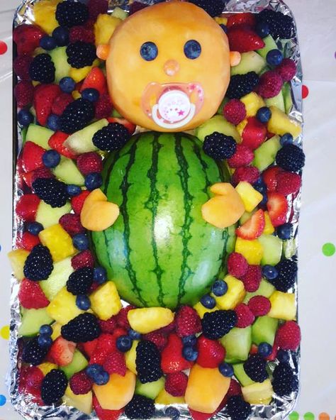 Fruit Platter Ideas For Baby Showers, Fruit Platter Baby Shower Party Trays, Fruit For Baby Shower Ideas, Baby Shower Fruit Platter, Gender Reveal Fruit Ideas, Baby Shower Fruit Tray Ideas, Baby Shower Veggie Tray Ideas, Baby Shower Fruit Ideas, Baby Shower Fruit Tray