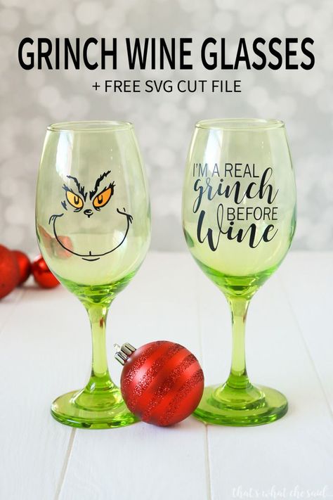 Free SVG + cut files for this awesome Grinch Wine Glass.  Perfect handmade gift idea for girlfriends, the wine lover on your list or gift exchanges! Camping Wine Glasses, Grinch Faces, Camping Wine, Wine Glass Svg, Der Grinch, Fun Wine Glasses, Wine Glass Crafts, Wine Glass Art, Painted Wine Glasses