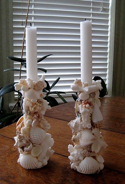 Hot glue shells and coral to wooden candle holders for a beautiful beach theme dinner table! Seashell Bathroom, Sea Ideas, Shell Diy, Deco Marine, Beach Inspired Decor, Giant Clam, Ocean Room, Art Coquillage, Seashell Projects