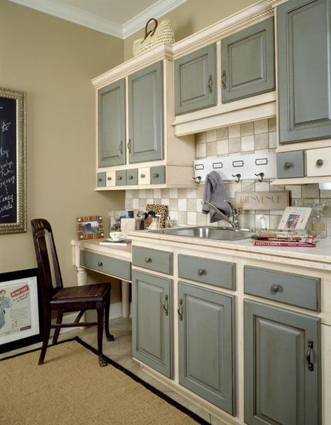 Painting kitchen cabinets are one way to freshen up your kitchen, without the high cost and disruption of purchasing new cabinets. Kitchen Cabinet Doors Different Color Than Frame, Bishop Cabinets, Kichen Remodel, Two Toned Kitchen Cabinets, Two Tone Kitchen Cabinets, Серая Кухня, Painted Kitchen Cabinets Colors, Oak Kitchen Cabinets, Gray Cabinets