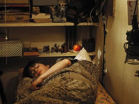 Living Room Classic, Harry Potter Bedroom, Under Stairs Cupboard, Under The Stairs, The Sorcerer's Stone, Newt Scamander, Harry Potter Room, Harry James Potter, Old Room