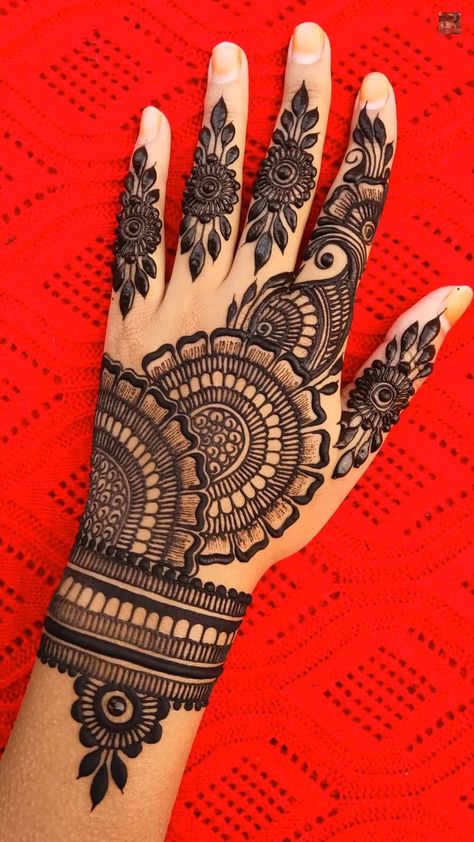 Hand Mehndi Designs Back, Front Hand Mehndi Designs, Mehndi Designs Back Hand, Beautiful Simple Mehndi Design, Mehndi Designs Back, Front Hand Mehndi, Hand Mehndi Designs, Mehndi Designs Simple, Henna Inspo