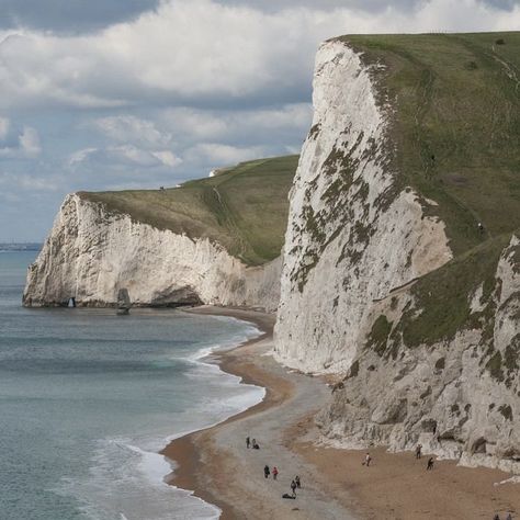 Dover Cliffs, Aesthetic England, Dover England, England Landscape, Invisible Life Of Addie Larue, Cliffs Of Dover, Addie Larue, Durdle Door, White Cliffs Of Dover