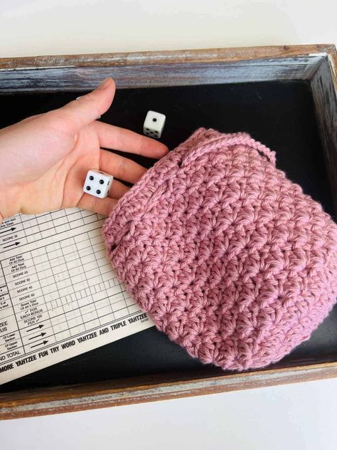 Crochet Dice Bag - Free Pattern! Crochet Dice Bag Pattern, Dice Bag Crochet Pattern, Dice Bag Pattern, Crochet Dice Bag, Crochet Dice, Plastic Bag Crochet, Crochet Hat With Brim, Bobble Crochet, Bag Crochet Pattern