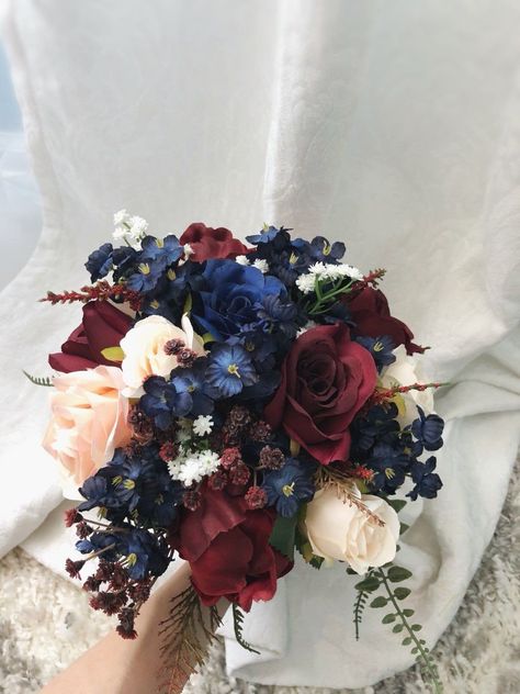 Navy Blue Wedding Bouquets, Navy Wedding Bouquet, Navy Blue Bouquet, Navy And Burgundy Wedding, Burgundy Wedding Flowers, Navy Wedding Flowers, Blue Wedding Bouquet, Maroon Wedding, Tafel Decor