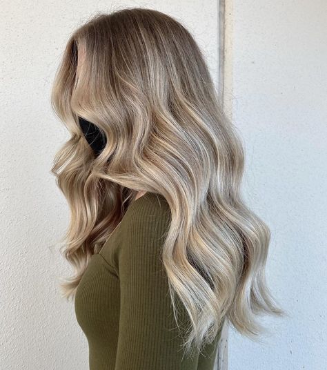 NJ HAIRSTYLIST - NJ BALAYAGE on Instagram: “Some rootmelt action to go a bit more lived in for the fall⚡️ . . . . . . #blonderandblonder #njsalon #njhair #njhairstylist…” Blonde Hair Inspo For Brunettes, Platinum With Shadow Root, Lived In Ash Blonde, Rooty Blonde Balayage, Champagne Blond, Lived In Blonde, Baylage Hair, Dark Blonde Hair Color, Summer Blonde Hair