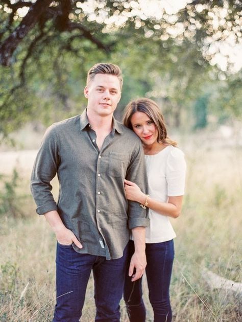 Spring Engagement Photos Outfits, Cute Engagement Photos, Couple Engagement Pictures, Spring Engagement Photos, Engagement Pictures Poses, Engagement Photos Fall, Spring Engagement, Couple Picture Poses, Engagement Photo Poses