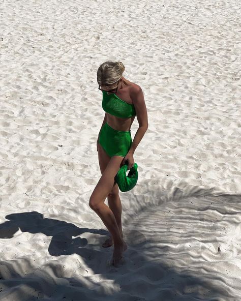 elsa❤️ on Instagram: “🍃🌴💚” Elsa Hosk Instagram, Elsa Hosk, Beach Babe, Summer Accessories, Trendy Colors, Summer Season, Style Icon, Summer Looks, Celebrity Style