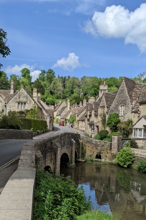 This is a classic view of Castle Combe taken from just below the bridge over the river Bybrook. Cotswold England, Castle Combe, Photo Location, Magical Places, Great Places, Great Britain, Cornwall, View Photos, Van Gogh