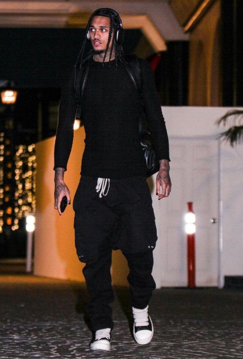 New York Hip Hop Fashion, Jordan Clarkson Outfit, Stacked Jeans Outfit Men, Athlete Fits, Nike Air Uptempo, Jordan Clarkson, Black Outfit Men, Jeans Outfit Men, Nba Outfit