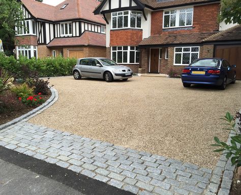 Landscape Driveway, Gravel Driveway Landscaping, Pebble Driveway, Front Driveway Ideas, Cobbled Driveway, Front Garden Ideas Driveway, Block Paving Driveway, Garden Ideas Driveway, Garden Ideas Uk