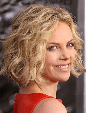 Choppy Bob Hairstyles5 Spiral Perm Short Hair, Kręcony Bob, Loose Wave Perm, Fine Wavy Hair, Trendy We Fryzurach, Short Permed Hair, Spiral Perm, Fine Curly Hair, Choppy Bob Hairstyles