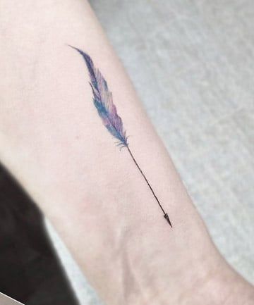 Colorful Quill Arrow Tattoo, 19 Arrow Tattoos That Are Surprisingly Chic - (Page 4) Colourful Arrow Tattoo, Veer Tattoo, Vertical Tattoos, Arrow Tat, Arrow Tattoo Ideas, Courage Tattoo, Feather Arrow Tattoo, Watercolor Arrow Tattoo, Quill Tattoo