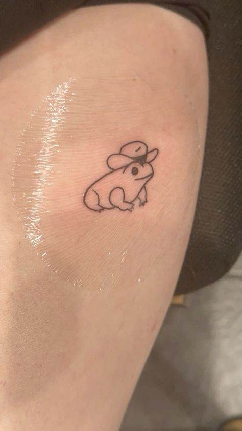 Cute Matching Frog Tattoos, Fineline Frog Tattoo, Frog Patchwork Tattoo, Bunny Tattoo For Men, Minimal Frog Tattoo, Cute Tattoos Cartoon, Goofy Small Tattoos, Lil Cute Tattoos, Frog Tattoo Linework