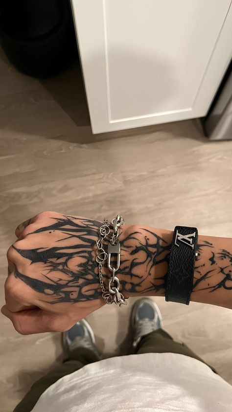 Y2k Arm Tattoos Men, Black Hand Tattoos Men, Emo Tattoos For Guys, Edgy Tattoos For Men, Y2k Tattoo Ideas Men, Edgy Hand Tattoos, Hand Tats Men, Under Eye Tattoo, Tattoo Mafia