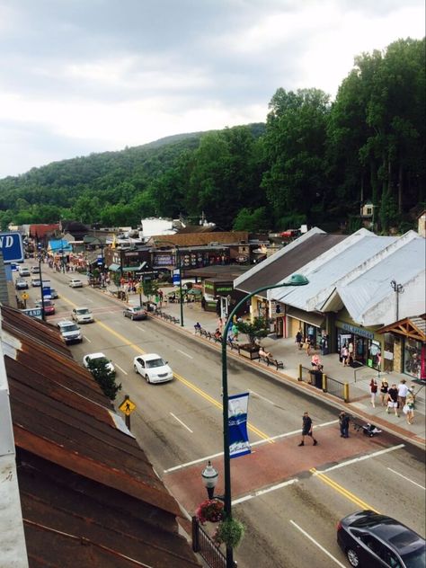 Things To Do In Gatlinburg, Tennessee Cabins, Smokey Mountains Vacation, Smoky Mountains Tennessee, Gatlinburg Vacation, Mountain Trip, Adventure Family, Gatlinburg Tennessee, Gatlinburg Tn