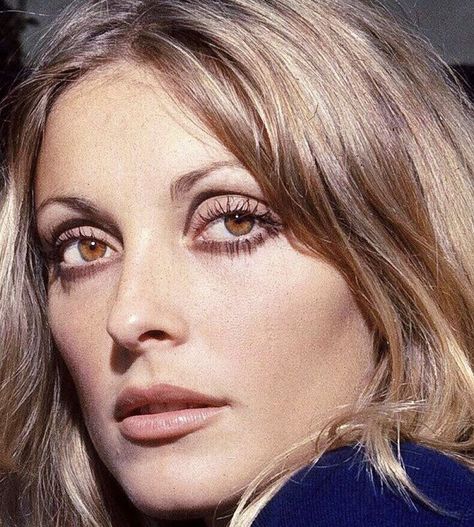 60s Fashion Sharon Tate, Pale Skin Dark Hair Makeup, Tate Makeup, Sharon Tate Makeup, Fake Makeup, Vintage Makeup Looks, 60s Makeup, 70s Makeup, Lady Gaga Pictures