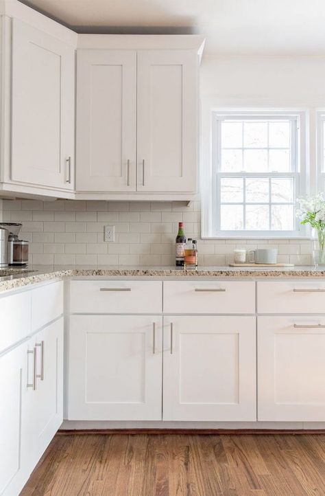 laminate-floor-in-brown-inside-a-kicthen-with-white-cabinets-and-a-small-window-with-white-frames-how-to-use-a-white-subway-tile Kitchen With White Cabinets, Cabinets Hardware, Antique White Kitchen, Update Kitchen Cabinets, Серая Кухня, Refacing Kitchen Cabinets, Kabinet Dapur, Kitchen Backsplash Designs, New Kitchen Cabinets