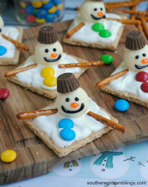 Grinch Day Preschool Snack, Easy Christmas Desserts, Preschool Snack, Christmas Library, Christmas Snacks Easy, Christmas Party Snacks, Christmas Food Crafts, Preschool Cooking, Winter Pajama