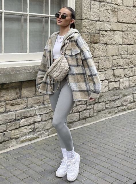 Rate This legging outfit fall ideas From ⭐1~10. SAVE & FOLLOW i will update everyweek. Stylizacje Kylie Jenner, Outfits Leggins, Mode Zara, Winter Fashion Outfits Casual, Pastel Outfit, Cold Outfits, Neue Outfits, Ținută Casual, Mode Ootd