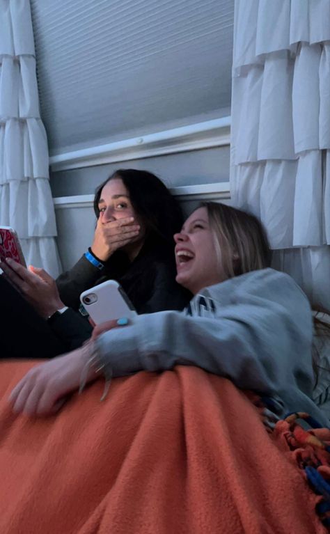 Linked Arms Friends, Girls Laughing Aesthetic, Laughing Girl Aesthetic, Best Friends Living Together, Girl Laughing Aesthetic, Girlhood Core Aesthetic, Girlhood Aethstetic, Sisterhood Aesthetic, Laughter With Friends