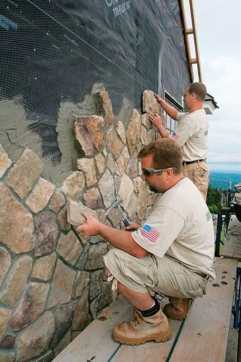 Diy Stone Wall, Stone Cladding Exterior, Rock Siding, Building A Stone Wall, Faux Stone Veneer, Stone Walls Garden, Natural Stone Cladding, Asma Kat, Stone Wall Design