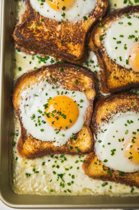 Baked Toast, Brunch Egg Dishes, Savory French Toast, Egg Baked, Easy French Toast Bake, French Eggs, Savoury French Toast, Easy French Toast Recipe, French Toast Bake Recipe