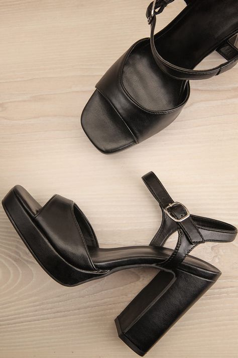 Going Out Heels, Chunky Black Heels, Chunky Heels Outfit, Platform Heels Sandals, Sandals Outfits, Heel Sandals Outfit, Black Chunky Heels, Black Platform Heels, Fisherman Sandals