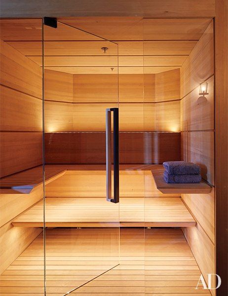 Director Michael Bay's home: Planks of hemlock line the sauna; the towels are by Frette. Best Infrared Sauna, Modern Saunas, Sauna Kits, Portable Sauna, Sauna Steam Room, Spa Rooms, Steam Sauna, Sauna Design, Michael Bay