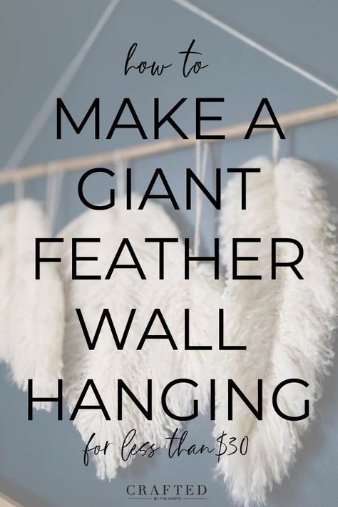 Looking for some large DIY wall art to make a big impact in your bedroom? This DIY feather wall hanging is easy and inexpensive to make. Knock it out in a weekend and enjoy the beautiful decor for years to come! Diy Boho Feather Decor, Diy Feather Wall, Large Diy Wall Art, Boho Feather Decor, Feather Art Projects, Diy Large Wall Art, Feather Crafts Diy, Diy Feather, Feather Wall Decor