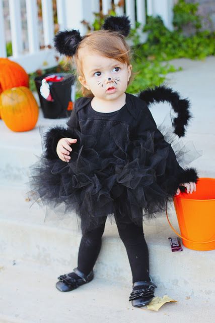 11 Easy DIY Toddler Halloween Costume Ideas you can make for your cute little one this weekend! Diy Black Cat Costume, Toddler Cat Costume, Diy Fantasia, Black Cat Costume, Cat Costume Diy, Black Cat Costumes, Toddler Girl Halloween, Chat Halloween, Diy Halloween Costumes For Kids