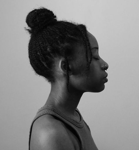 side profile of a black girl Black Model Side Profile, Girl Side Profiles Black Drawing, Girl Side Profiles Black, African Side Profile, Black Person Side Profile, Black Women Side Profile, Side Profile Black Woman, Person Side Profile, Black Woman Side Profile