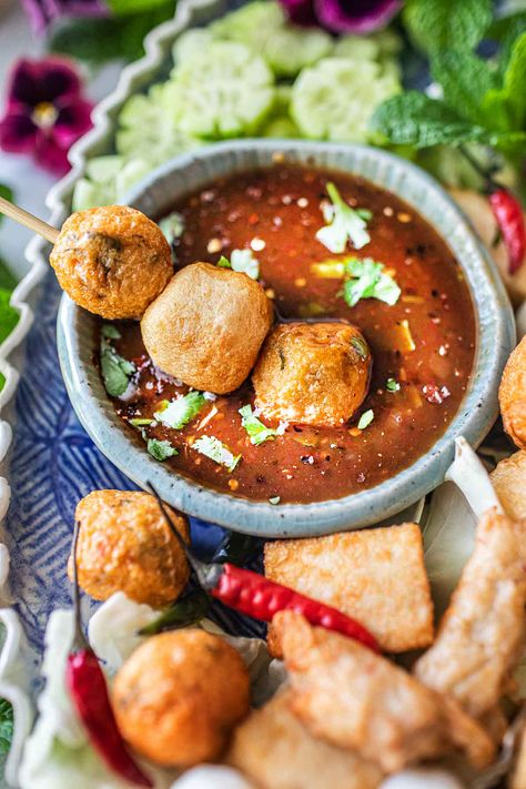 Tamarind Dipping Sauce, Sweet Sauce Recipes, Tamarind Recipes, Thai Dipping Sauce, Thai Appetizer, Tamarind Fruit, Samosa Chaat, Pad Thai Sauce, Tamarind Sauce