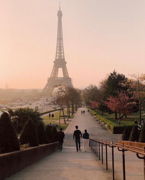 The French Collective on Instagram: “A Francophile... lives for the romance of Paris & this timeless scene that somehow transports you to another time and makes your heart &…” Paris Dream, France Aesthetic, Parisian Life, Paris Aesthetic, The Eiffel Tower, City Aesthetic, Paris Travel, Tour Eiffel, Pretty Places