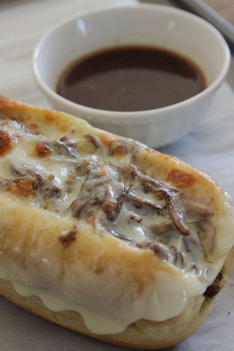 crock-pot-french-dip Easy Crock Pot Dinner, French Dip Recipe, Beef Crock Pot, French Dip Crock Pot, Crock Pot Dinner, Crock Pot Dips, Coconut Dessert, Easy Crockpot Dinners, Crock Pot Recipe