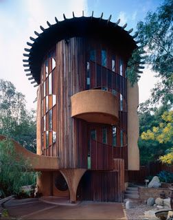 Al Struckus House by Bruce Goff Woodland Hills Order Disorder, Bruce Goff, Cabin Architecture, Unusual Houses, Unconventional Materials, Architecture Cool, Architecture Unique, Baking School, Crazy Houses