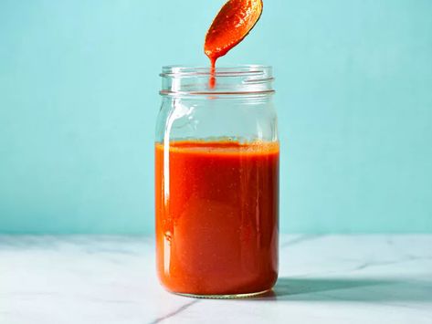 Homemade Sriracha Recipe Sriracha Recipe, Homemade Sriracha Sauce, Plum Sauce Recipe, Homemade Sriracha, Diy Condiments, Homemade Ketchup Recipes, Sriracha Recipes, Watermelon Recipe, Ketchup Recipe