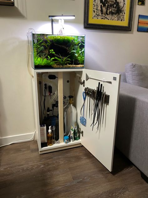 Fish Tank On Shelf, Aquarium Supplies Organization, Mini Aquarium Design, Fish Tank Set Up, Aquarium Shelf, Fish Tank Diy, Fish Tank Themes, Fish Tank Terrarium, Cool Fish Tanks