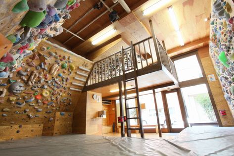 Home Bouldering Gym, Indoor Bouldering, Gym Architecture, Bouldering Gym, Bouldering Wall, Climbing Walls, Abe Lincoln, Rock Climbing Wall, Climbing Gym