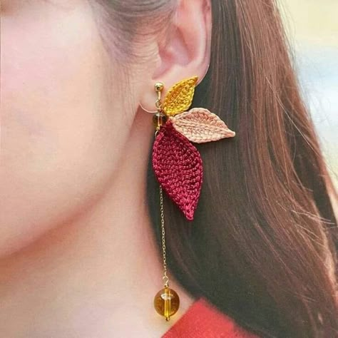 Anting Manik, Crochet Jewelry Patterns, Crochet Earrings Pattern, Mode Crochet, Fancy Earrings, Handmade Jewelry Tutorials, Handmade Fashion Jewelry, Earring Tutorial, Handmade Jewelry Diy