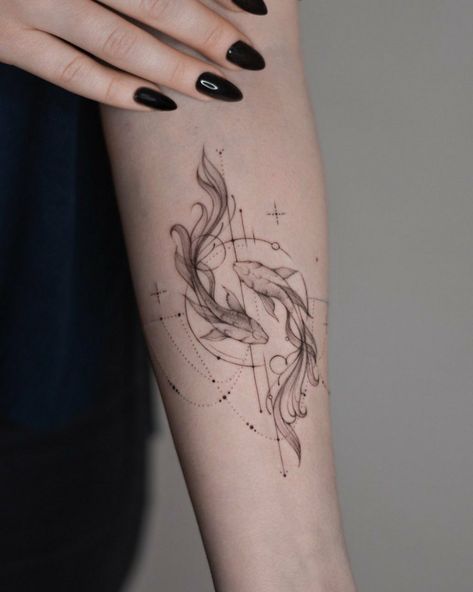 Star Tattoos With Quotes, Koi Fish Lower Back Tattoo, Multiple Back Tattoos Women, Vertical Chest Tattoo, Concept Style Tattoo, Betta Tattoo, Pisces Tattoo Designs, Pisces Tattoos, Inspiration Tattoo