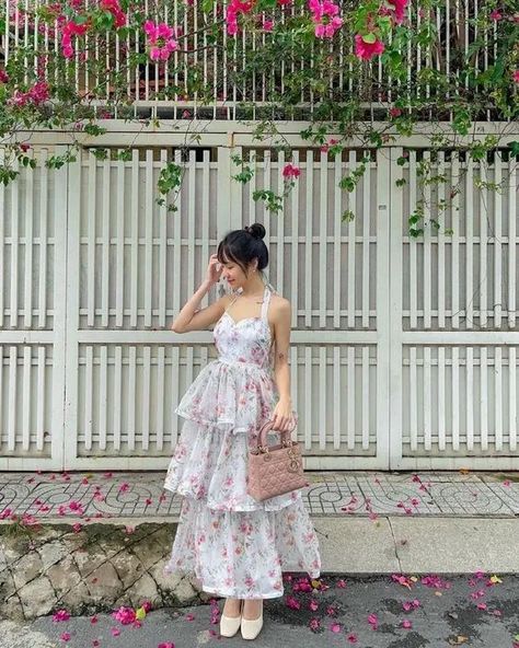 Summer Lovin’ with Chic Floral Dresses: It’s Still a Vibe in 2024! Garden Dresses Aesthetic, Long Floral Dress Aesthetic, Garden Dress Aesthetic, Dreamy Outfits Aesthetic, Outfits Elegantes Juveniles, Party Dress Birthday, Floral Dress Outfits, Long Party Dress, Anarkali Dress Pattern