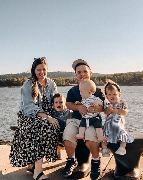 Tori Roloff has shared some startling news with fans. Our thoughts go out to Tori and her family during this difficult time. Roloff Family, Tori Roloff, Open Mic Night, Cowboy Costume, Clap Back, Complete Sentences, Physical Development, Second Baby, Fall Kids