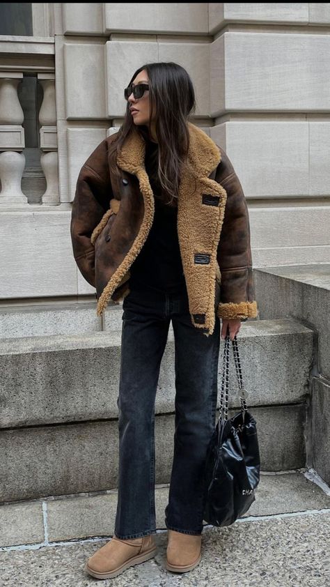 Aviator jacket,  street style Shyan Core, Zip Jacket Outfit, Jean Jacket Street Style, Brown Aviator Jacket, Aviator Jacket Outfit, Scandinavian Street Style, Brown Jacket Outfit, Suede Jacket Outfit, Fall Jackets Outfit