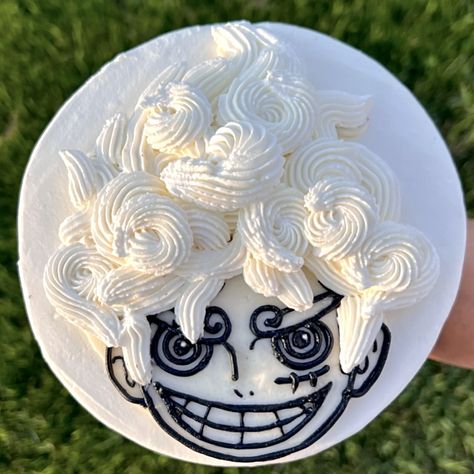 Minamilist One Piece Whipped Cream Cake Plain Birthday Cakes Men, One Piece Birthday Cake Ideas, One Piece Anime Cupcakes, Birthday Cakes Anime, Luffy Cake One Piece, One Piece Themed Birthday Party, One Piece Torte, One Piece Cake Ideas, One Piece Cake Anime