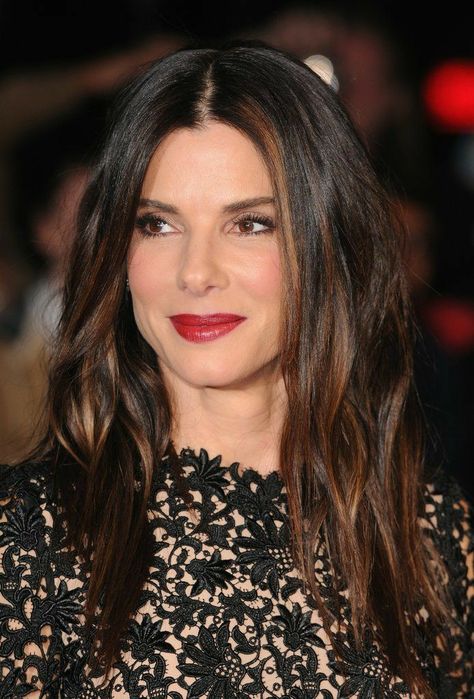 Sandra Bullock Hair, 2014 Hair Trends, Celebrity Hair Trends, Dark Hair With Highlights, Hair Color Highlights, Beautiful Inside And Out, Sandra Bullock, Fall Hair Color, Fall Hair Colors