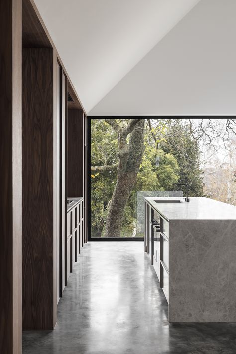 Walnut House, Zen Kitchen, Interior Minimal, Outdoor Kitchen Island, Walnut Tree, London Bars, The Local Project, Kitchen Concepts, Contemporary House Design