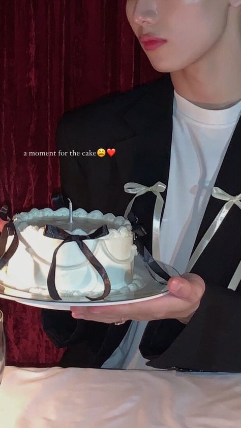 Birthday Dinner Instagram Story, Birthday Cake Instagram Stories, Ribbon Aesthetic, Birthday Instagram Story, Aesthetic Bow, Photoshoot Birthday, Aesthetic Dinner, Birthday Morning, Dinner Aesthetic